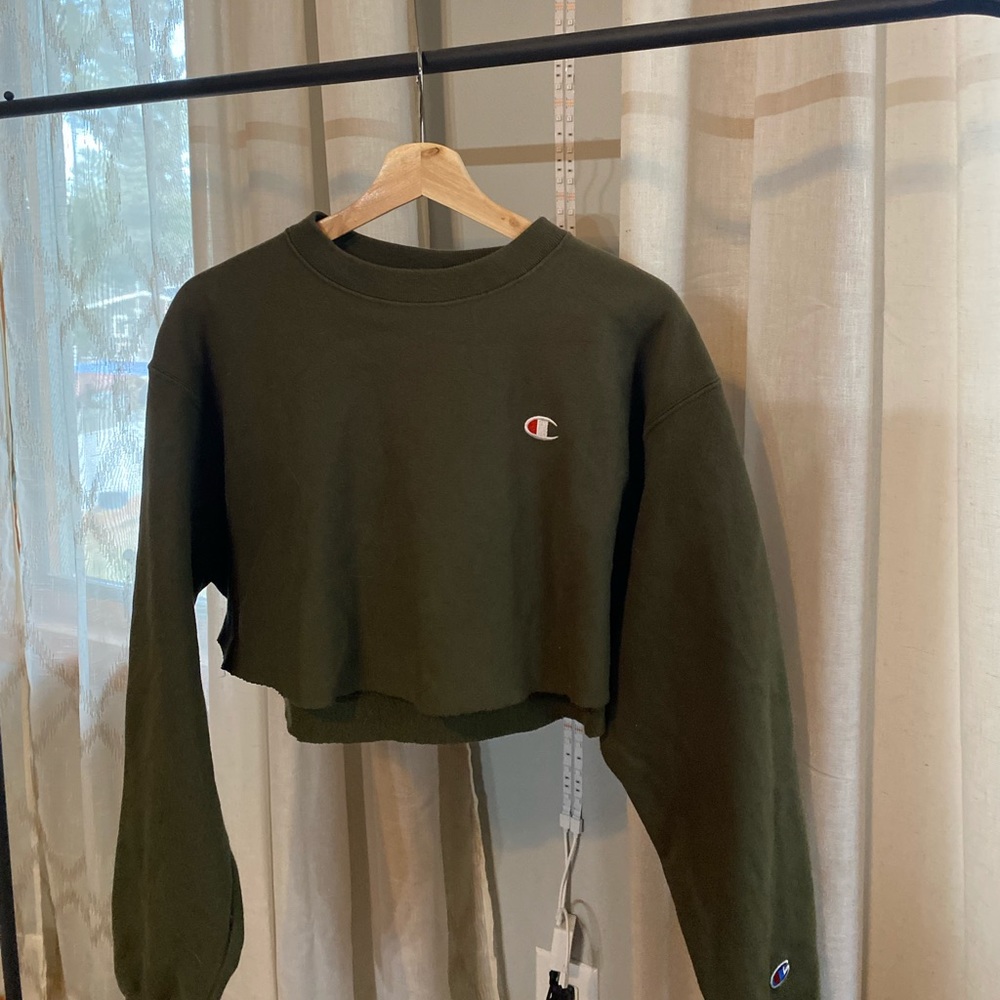 Embroidered Logo Champion Cropped Crewneck Sweatshirt